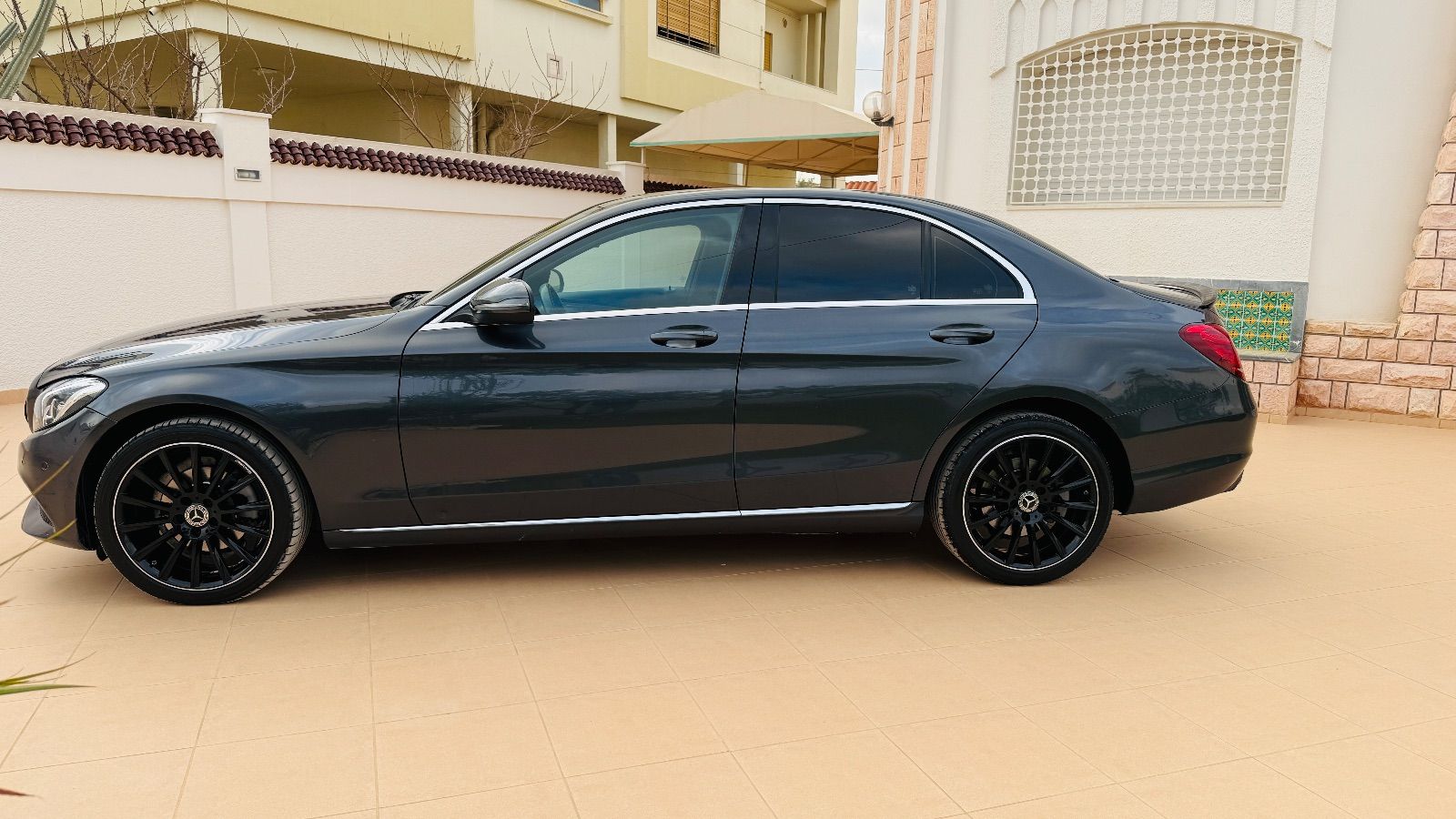 Mercedes-Benz Classe C Avantgarde à sousse - Photo 1