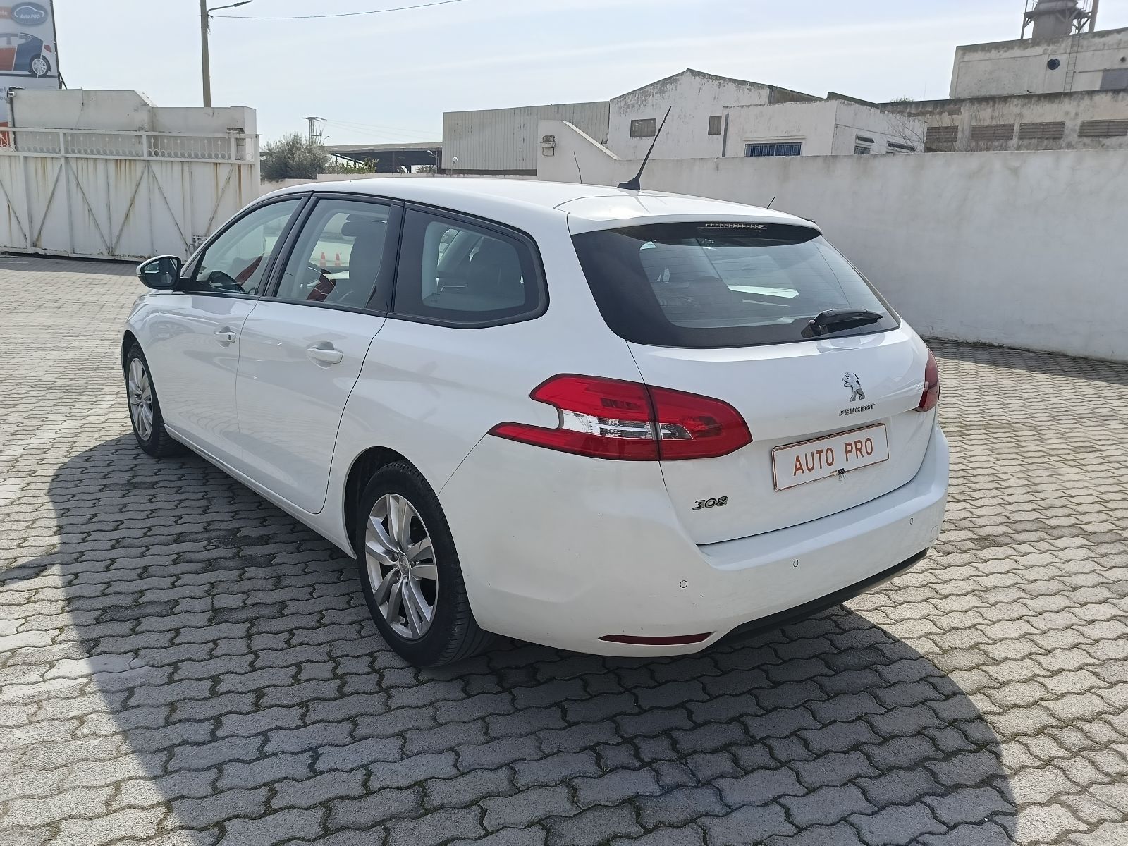 Peugeot 308 à Tunis - Photo 4