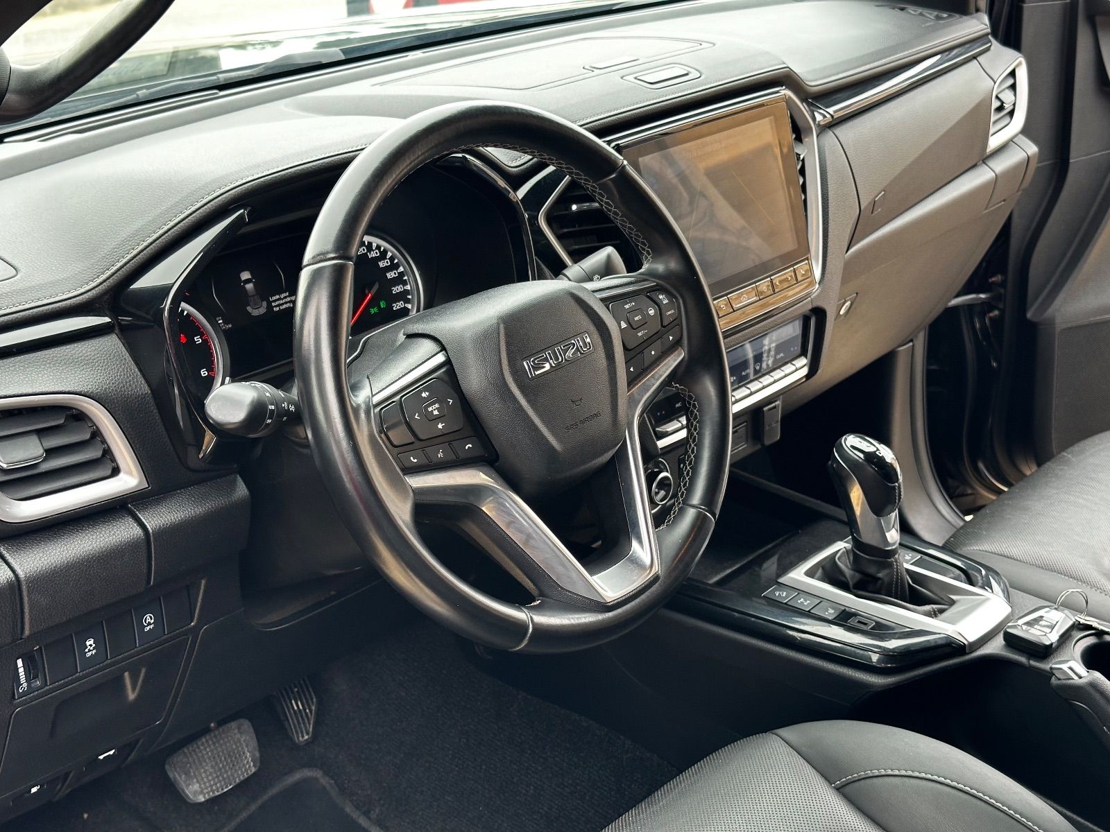 Isuzu D-Max Double Cabine V-Cross à Tunis - Photo 27