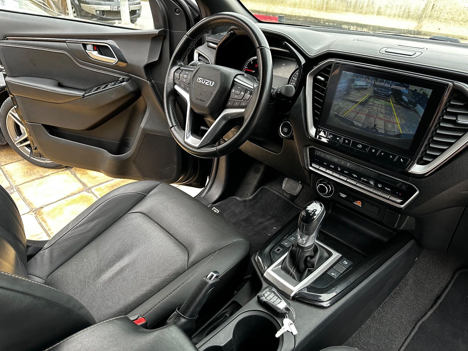 Isuzu D-Max Double Cabine V-Cross à Tunis - Photo 1