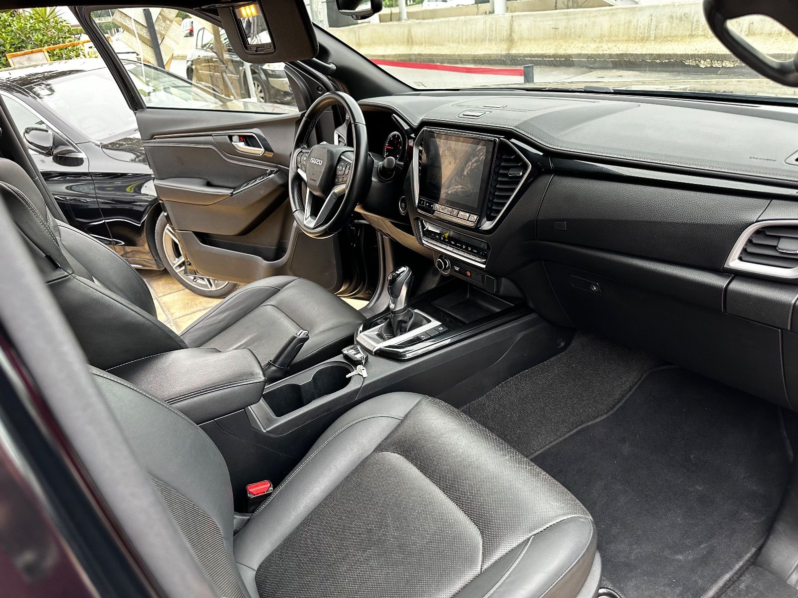 Isuzu D-Max Double Cabine V-Cross à Tunis - Photo 25