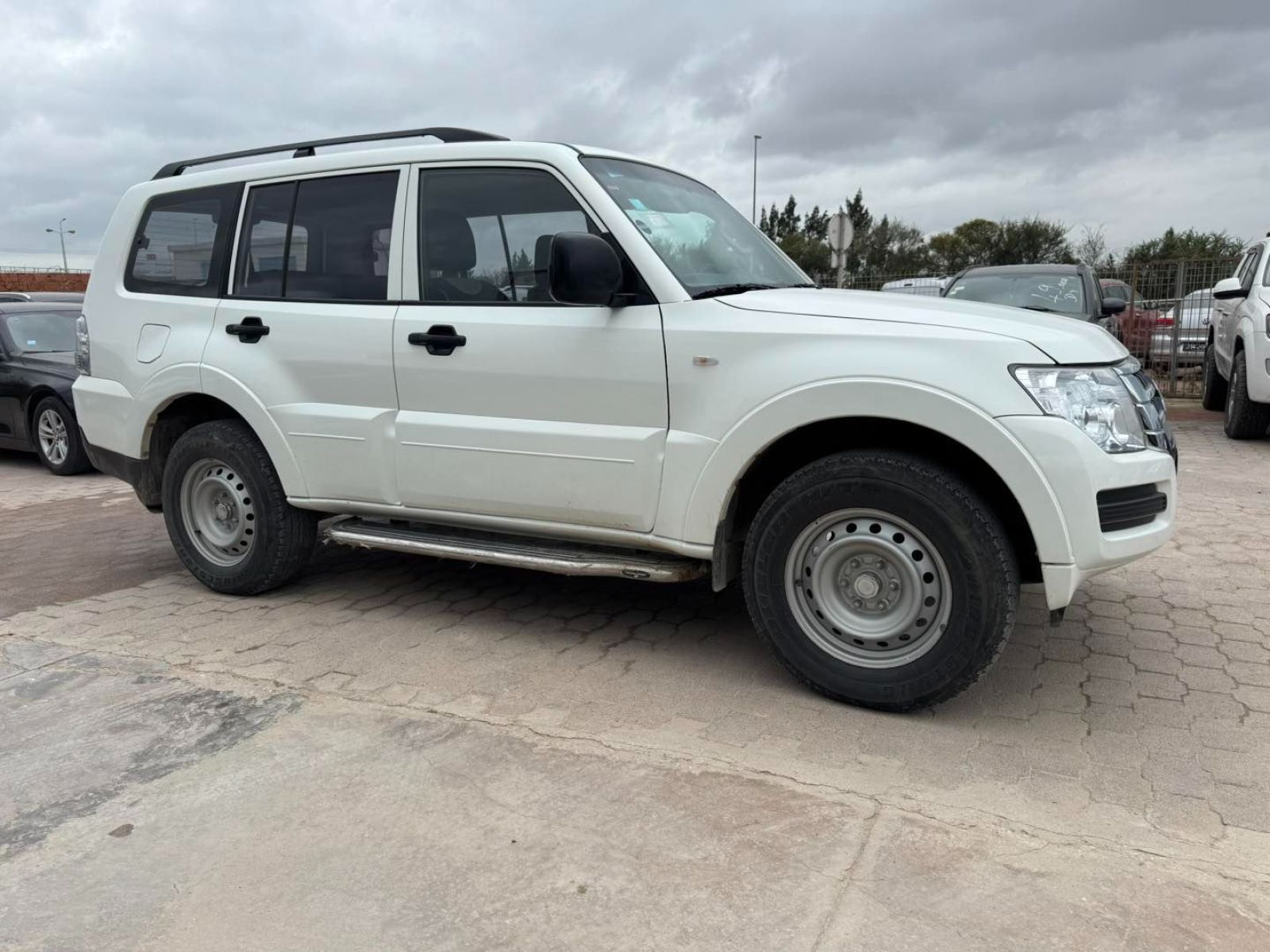 Mitsubishi Pajero LIMITED EDITION à Ariana - Photo 3