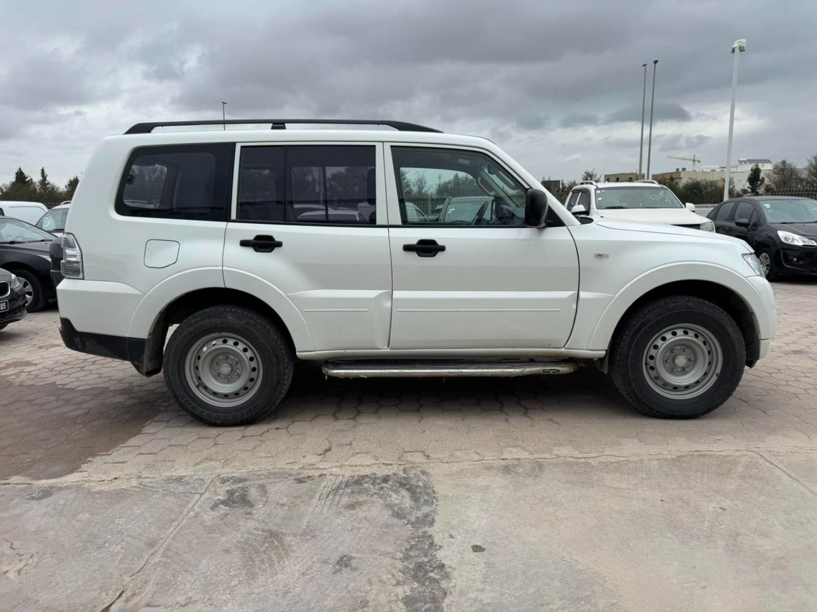 Mitsubishi Pajero LIMITED EDITION à Ariana - Photo 4