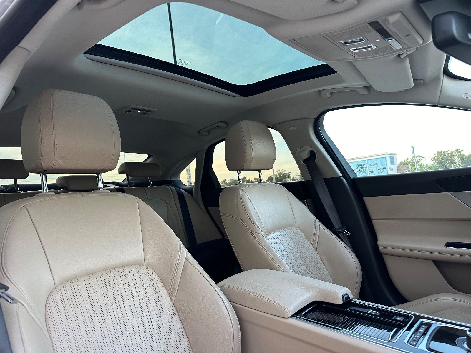 Jaguar XF Prestige à Tunis - Photo 9