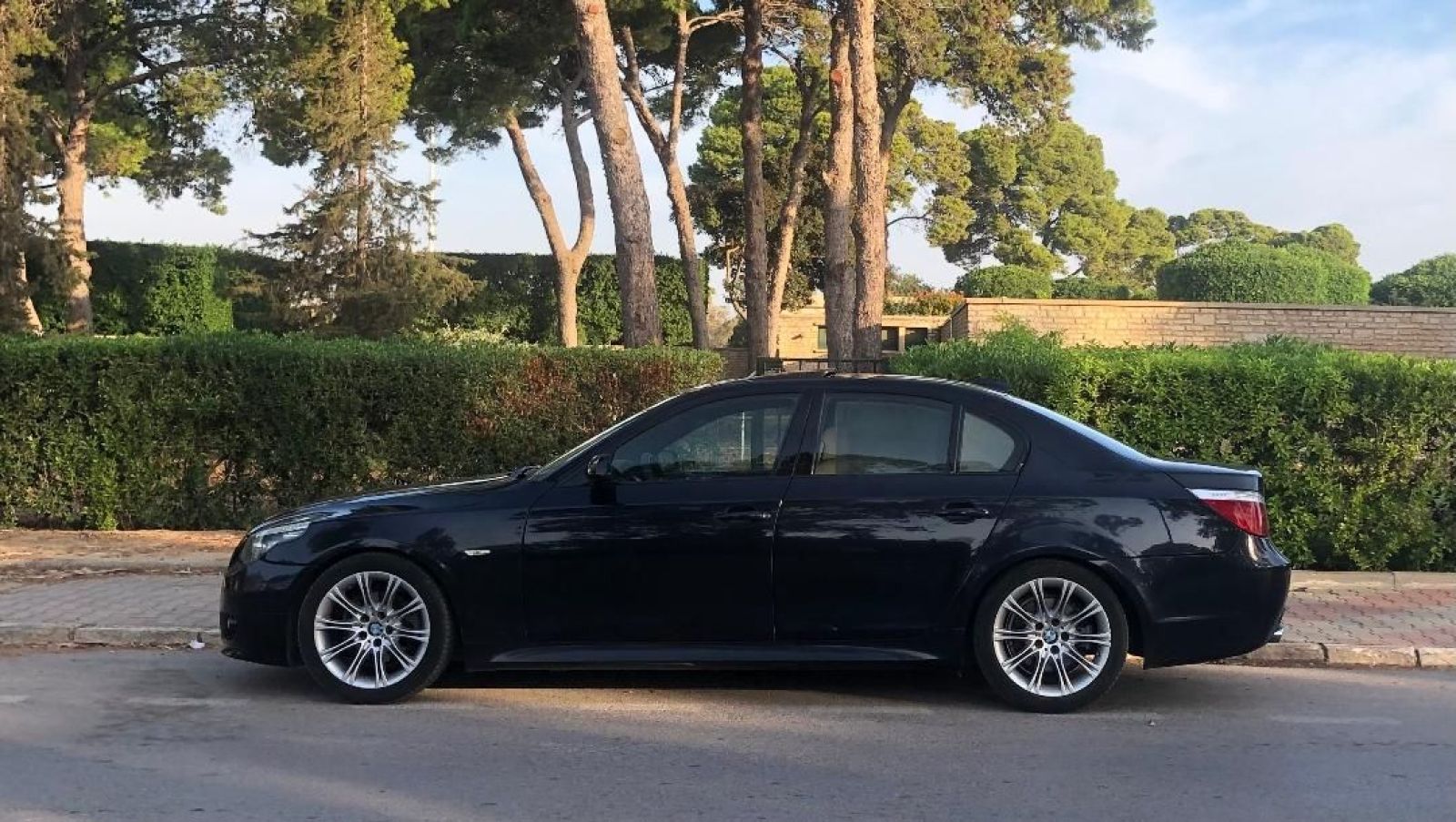 BMW Série 5 Confort Luxury à Tunis - Photo 2