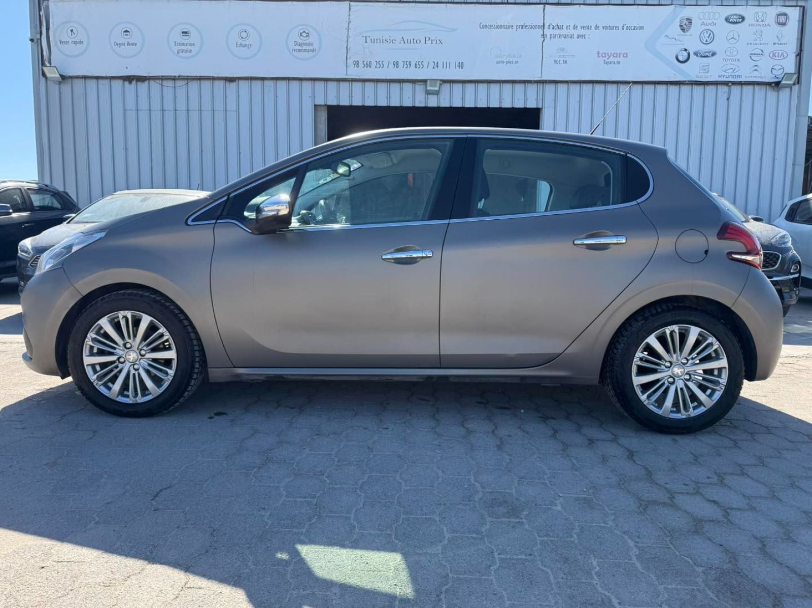 Peugeot 208 à Ben Arous - Photo 1