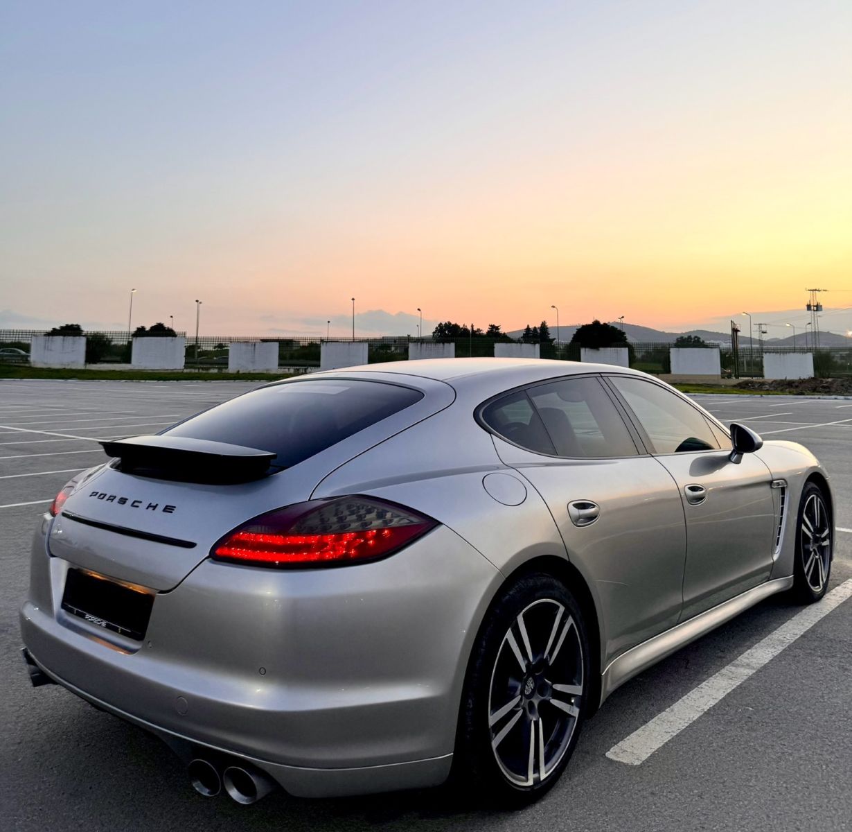 Porsche Panamera Platinum edition à Tunis - Photo 3
