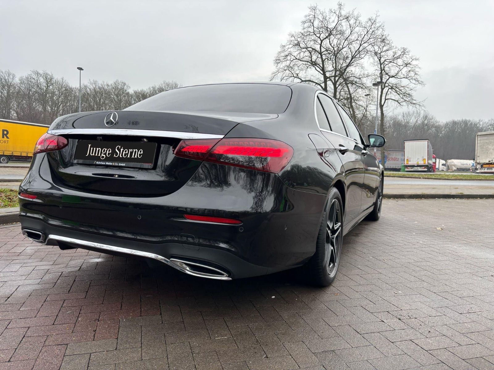 Mercedes-Benz Classe E E300 KITT AMG LINE 4 MATIC à Sfax - Photo 4