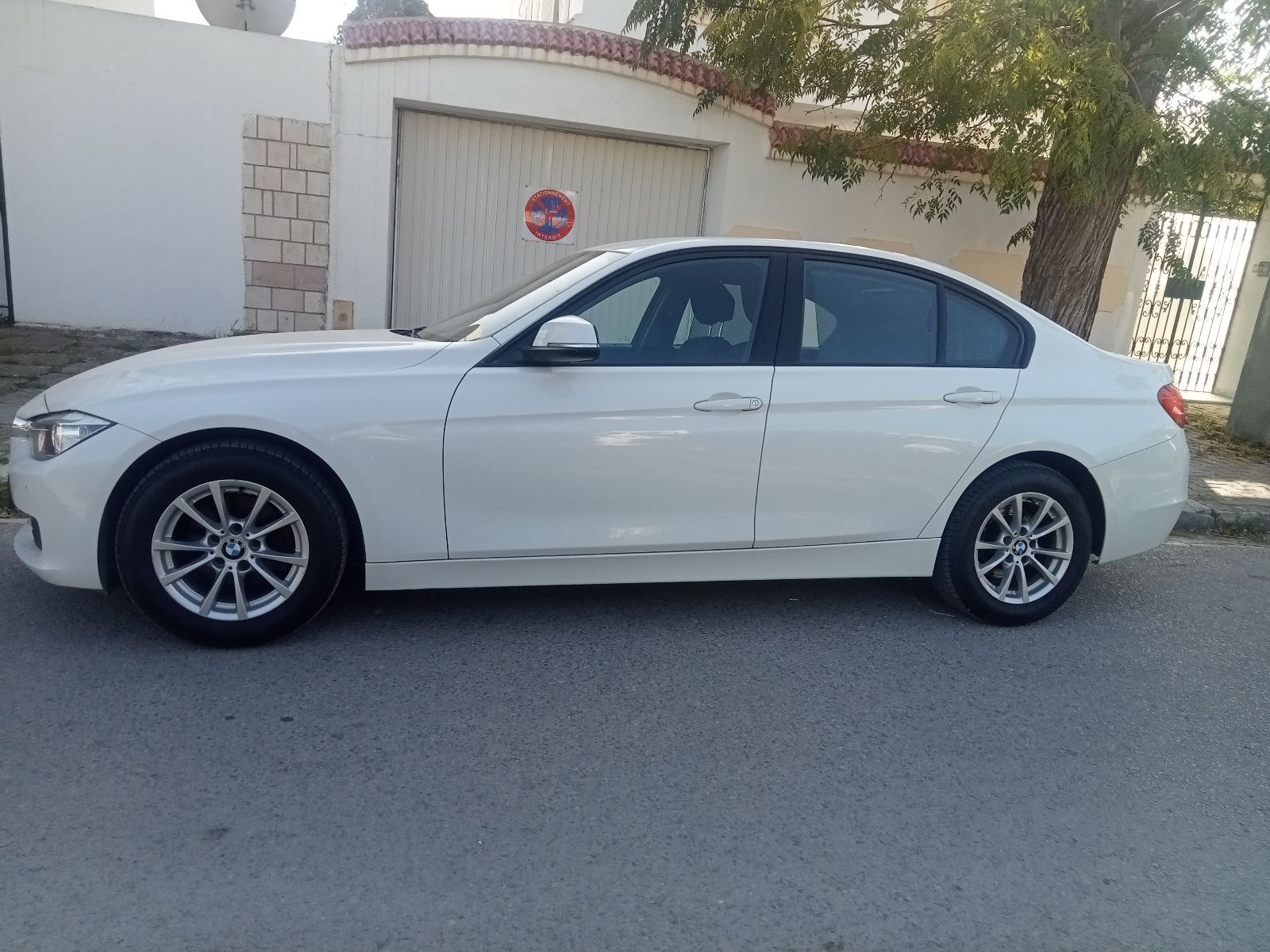 BMW Série 3 Luxury Line à Tunisie - Photo 2