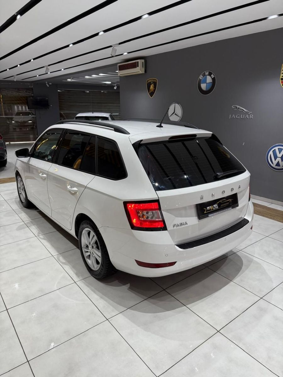 Skoda Fabia Active à Tunis - Photo 4