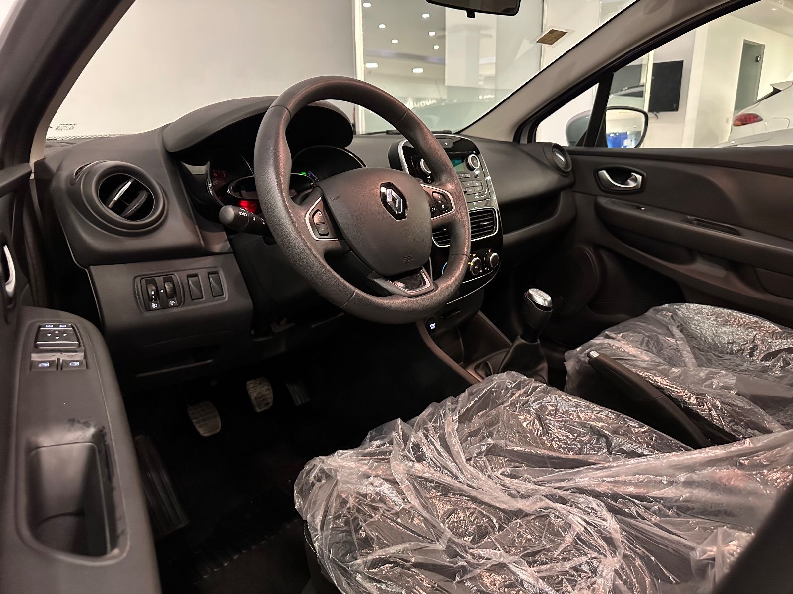 Renault Clio Zen à Ariana - Photo 6