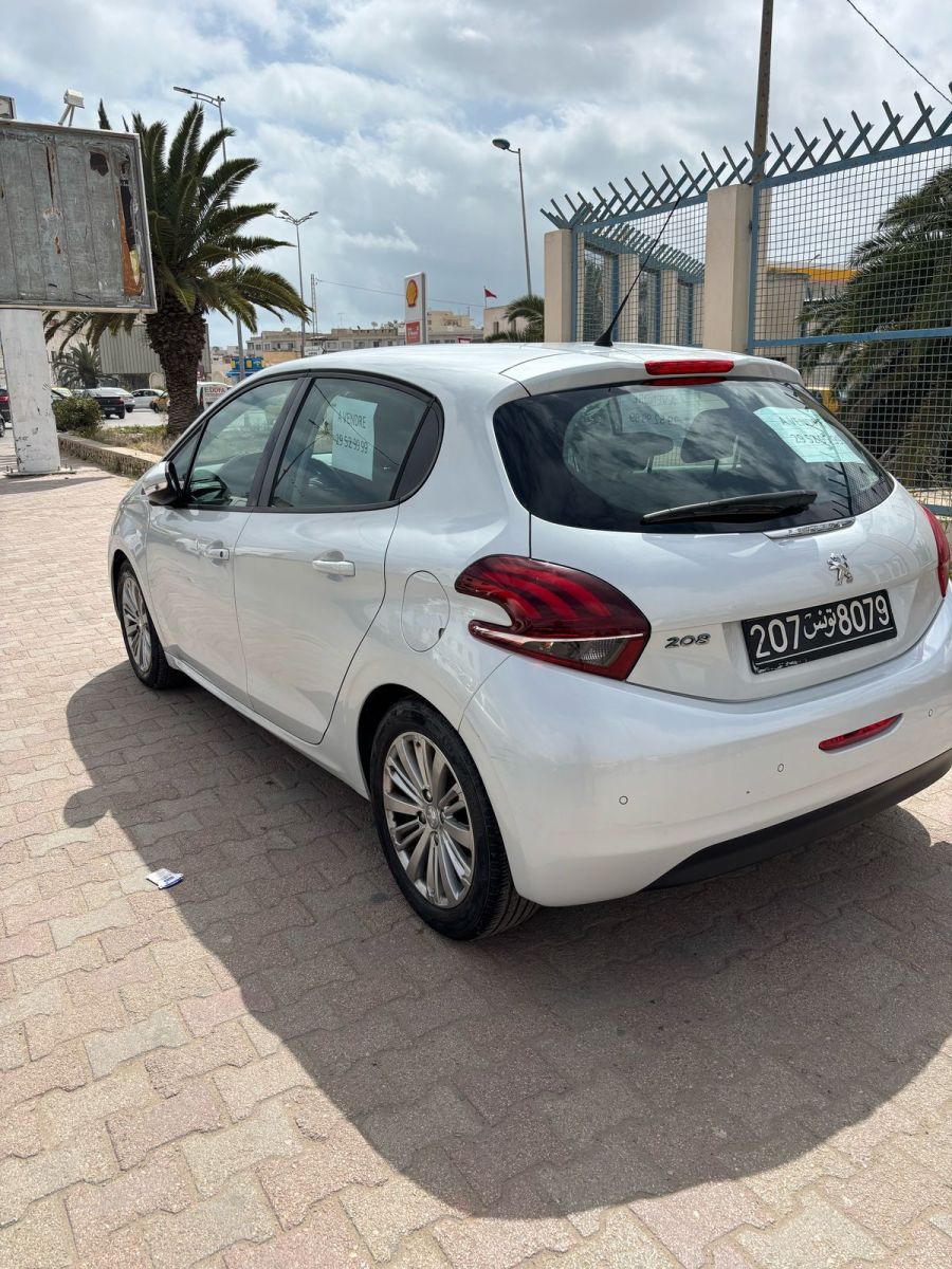 Peugeot 208 Pack Edition à sousse - Photo 1