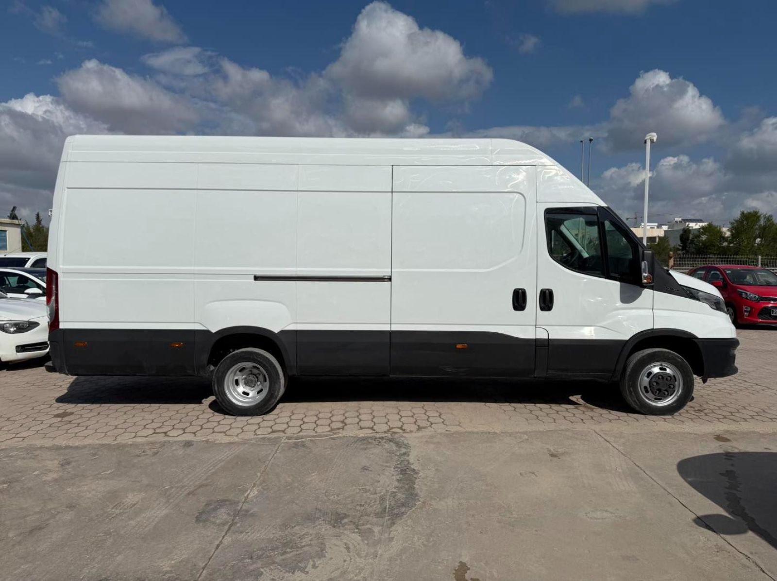 Iveco Daily Fourgon à Ben Arous - Photo 4