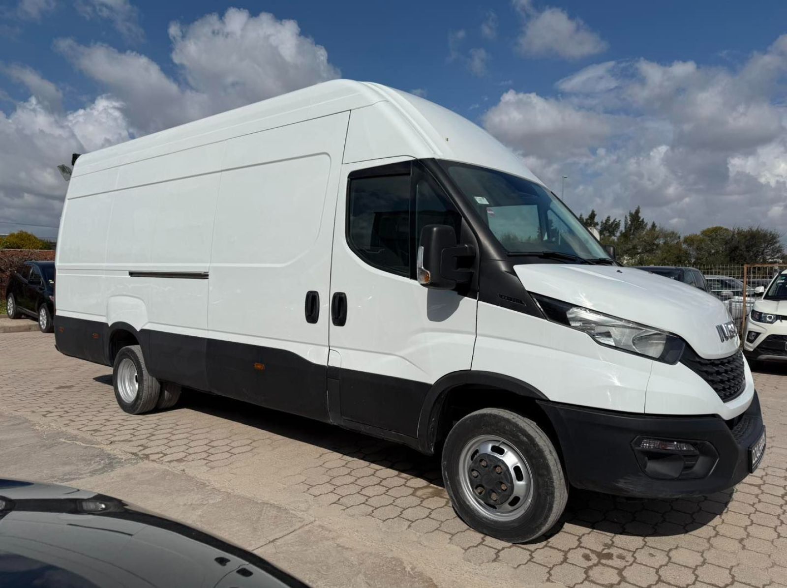 Iveco Daily Fourgon à Ben Arous - Photo 3