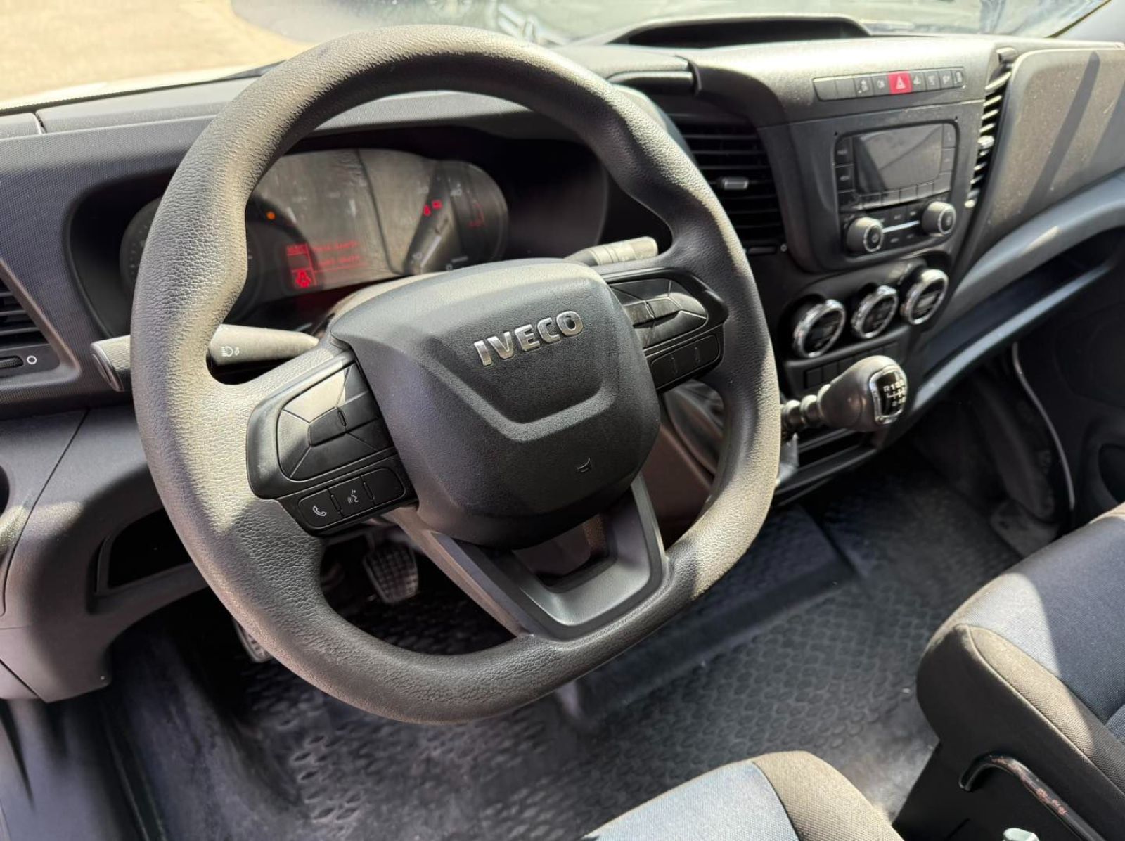 Iveco Daily Fourgon à Ben Arous - Photo 7