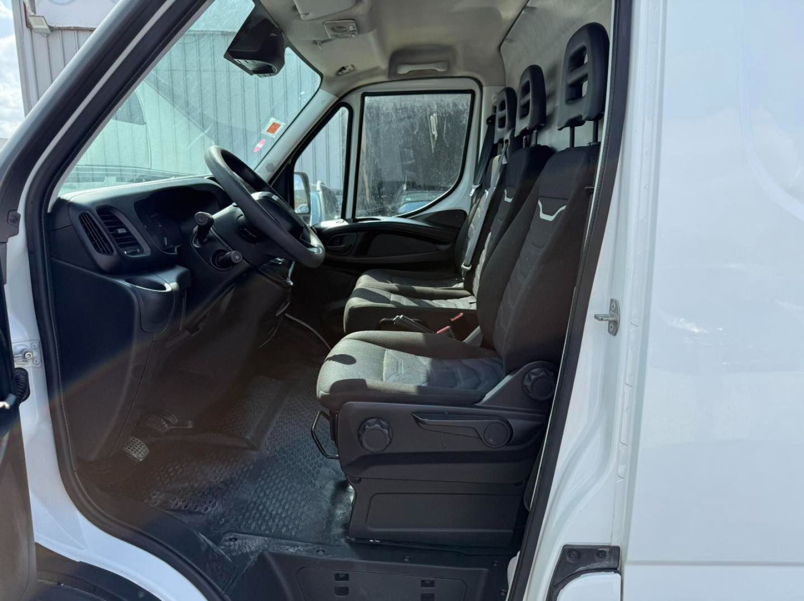 Iveco Daily Fourgon à Ben Arous - Photo 6