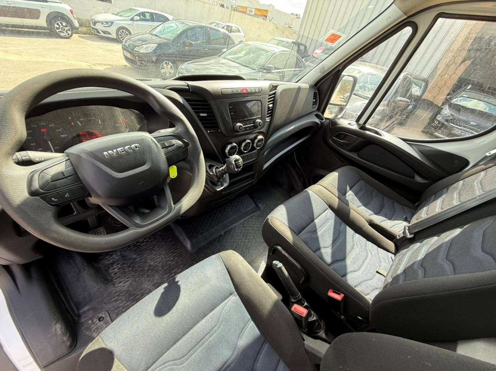 Iveco Daily Fourgon à Ben Arous - Photo 8