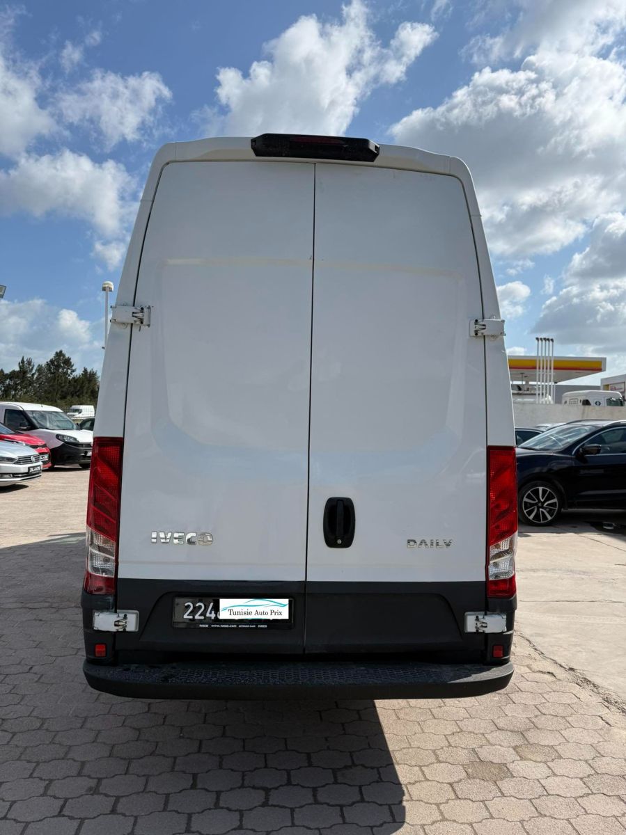 Iveco Daily Fourgon à Ben Arous - Photo 11