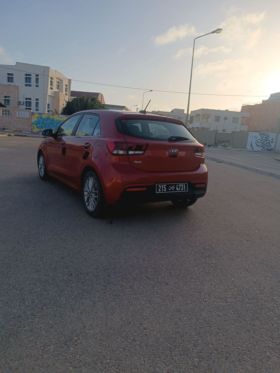 KIA Rio 5p SX à Tunis - Photo 1