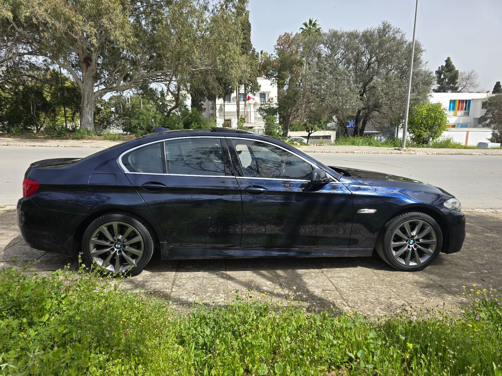 BMW Série 5 à Ariana - Photo 27