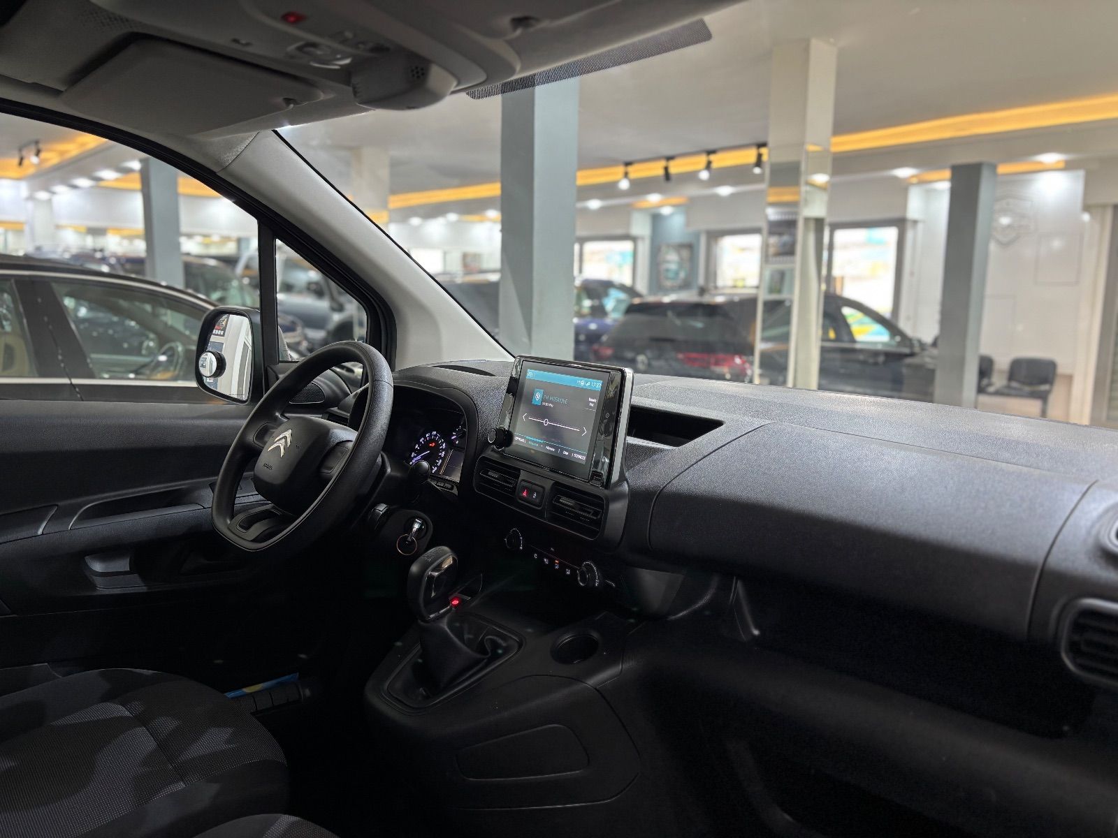 Citroën Berlingo BVA 5 places à Tunis - Photo 9
