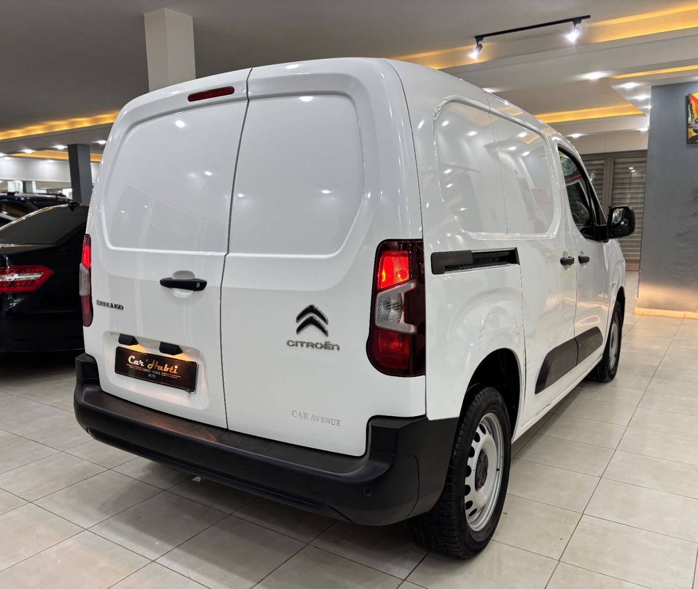 Citroën Berlingo BVA 5 places à Tunis - Photo 4