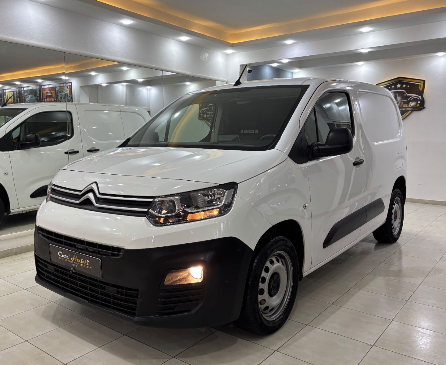 Citroën Berlingo BVA 5 places à Tunis - Photo 2