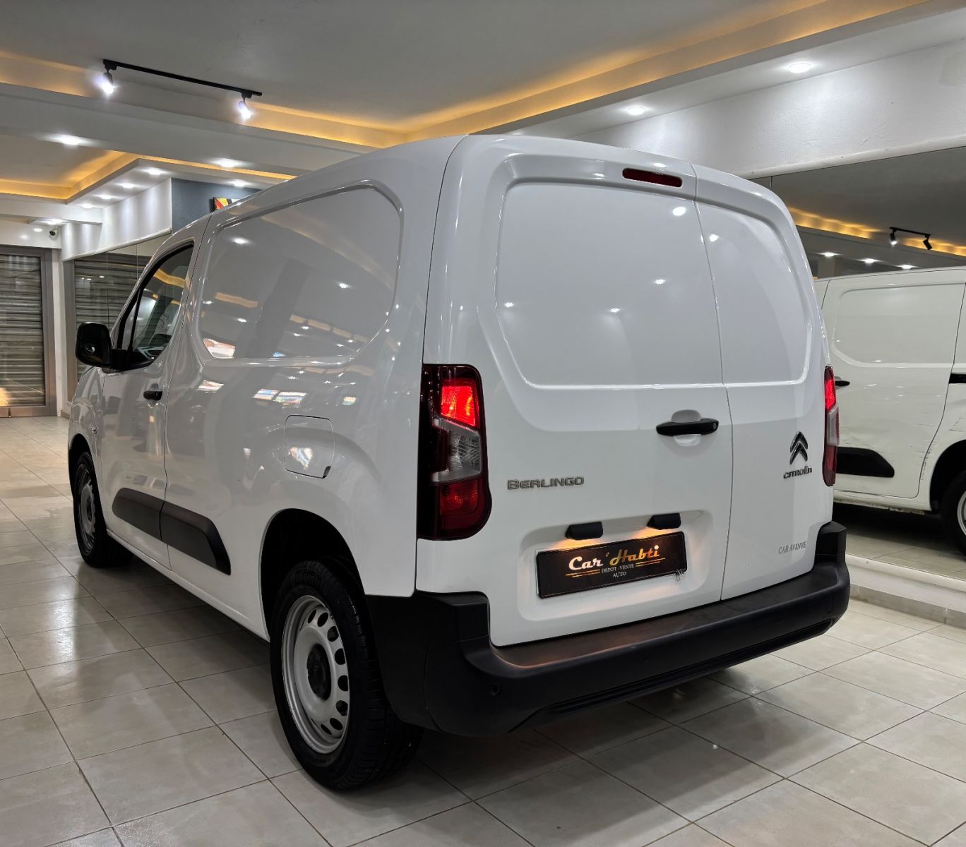 Citroën Berlingo BVA 5 places à Tunis - Photo 5