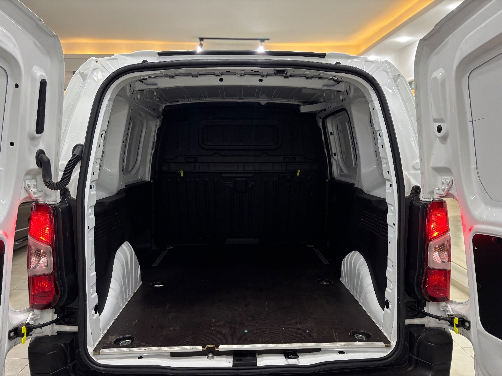 Citroën Berlingo BVA 5 places à Tunis - Photo 13