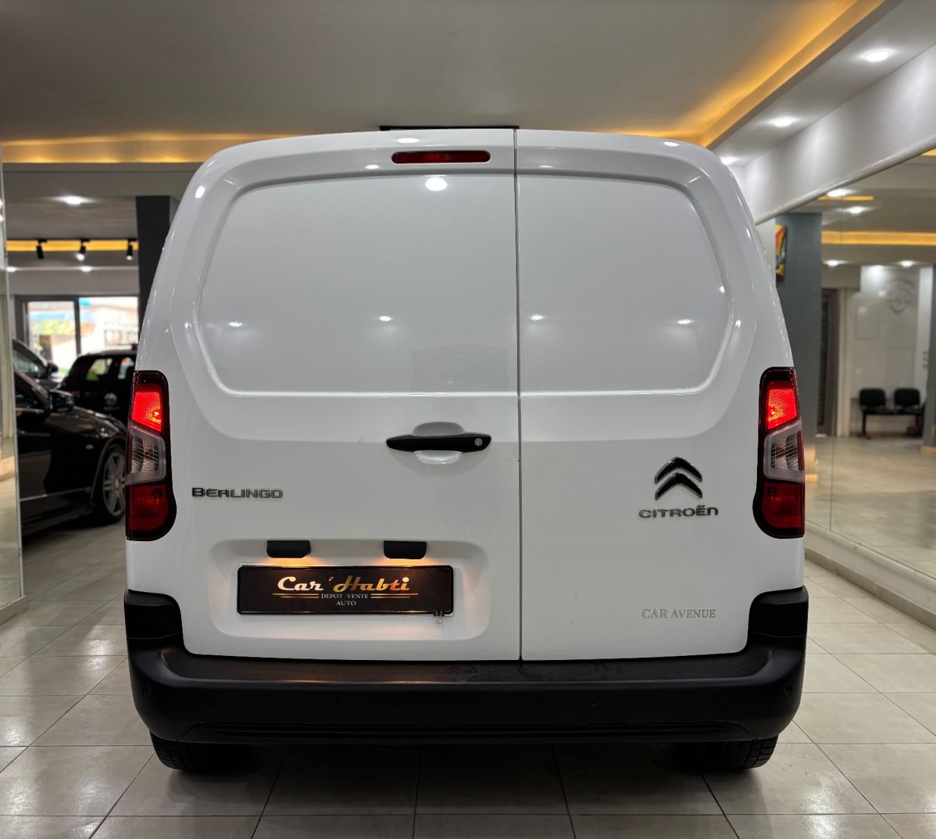 Citroën Berlingo BVA 5 places à Tunis - Photo 3