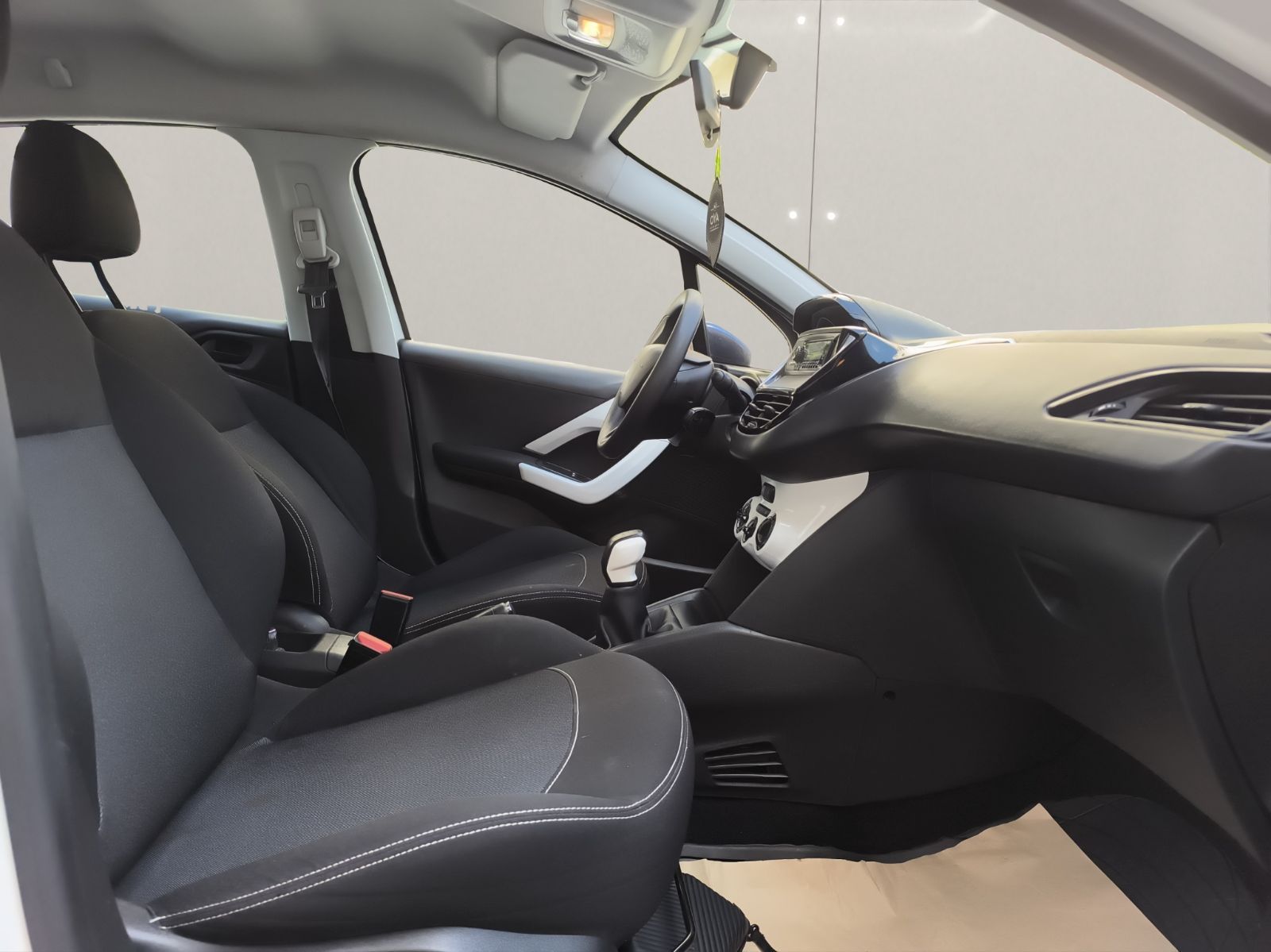 Peugeot 208 Allure à Tunis - Photo 16