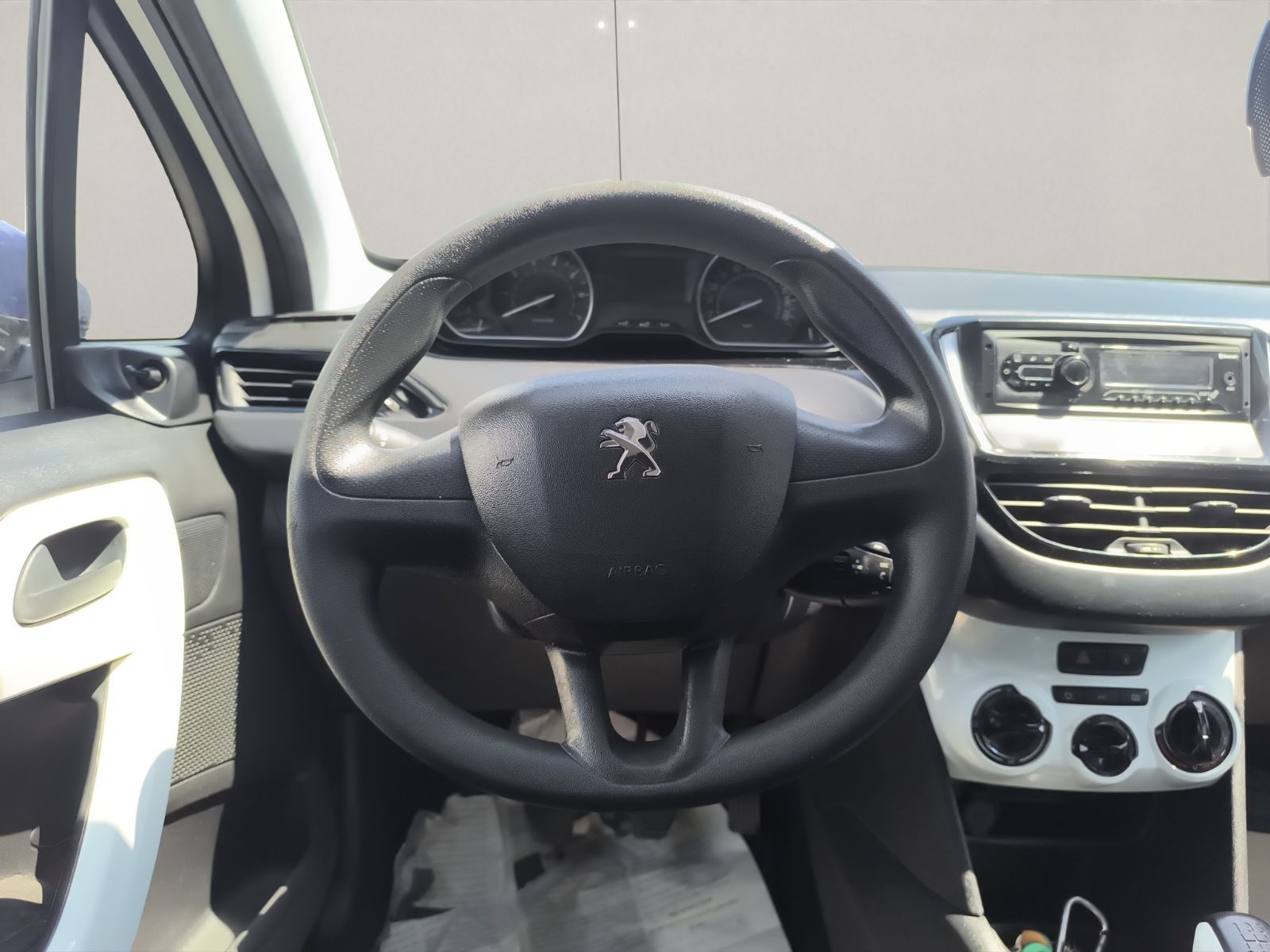 Peugeot 208 Allure à Tunis - Photo 10