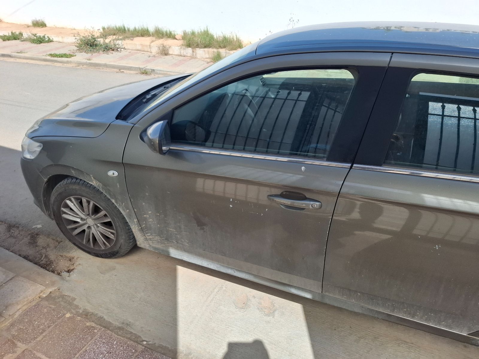 Peugeot 301 Allure à Sfax - Photo 2