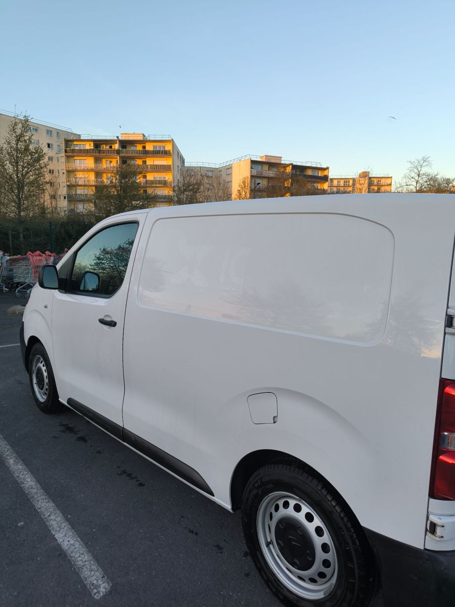 Citroën Jumpy Fourgon à Ben Arous - Photo 3