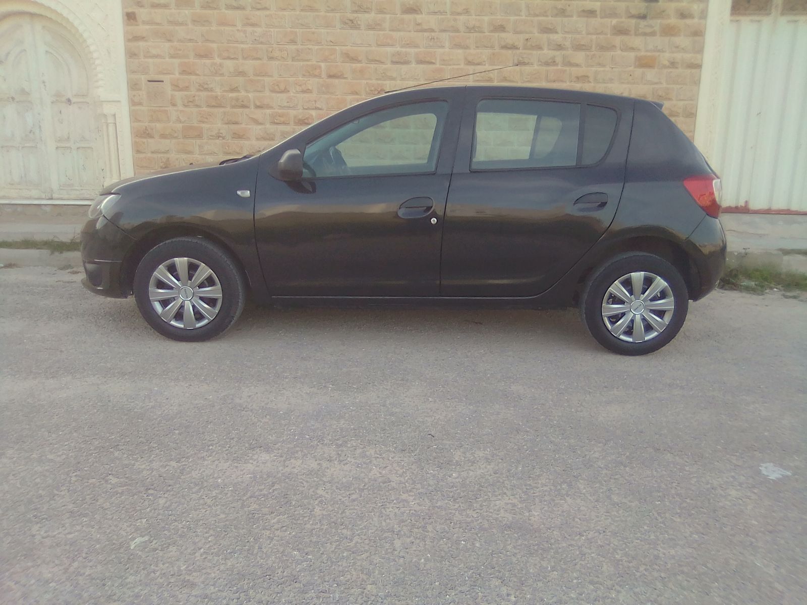 Dacia Sandero à Tunis - Photo 1