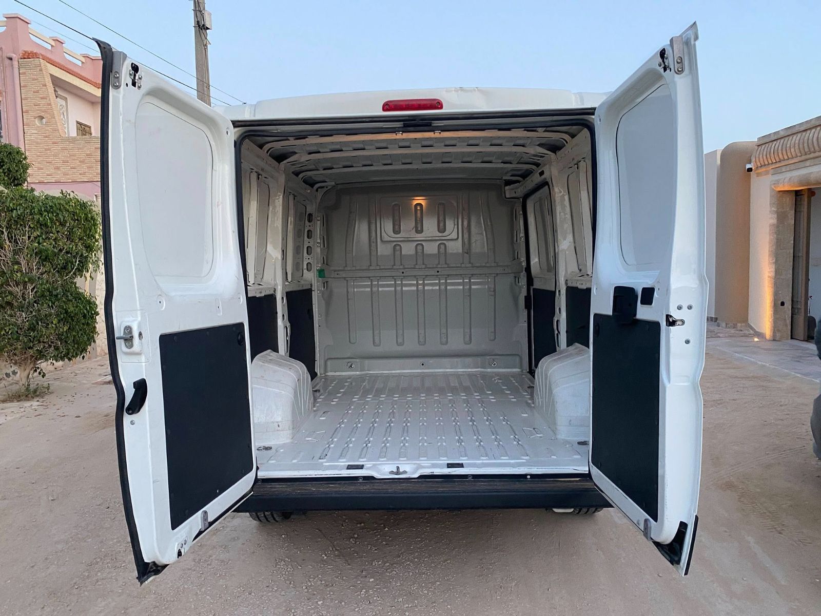 Peugeot Boxer Fourgon à Tunis - Photo 2
