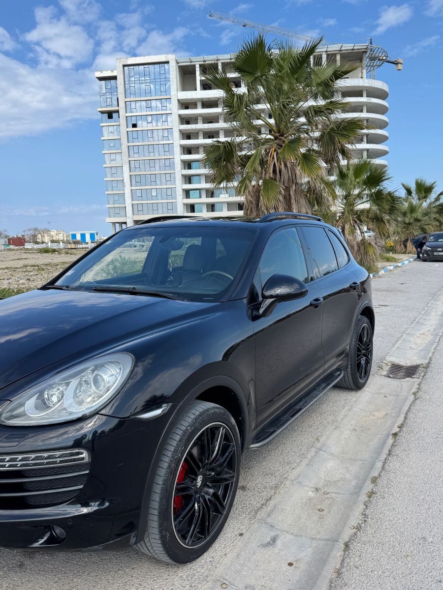 Porsche Cayenne à Ariana - Photo 1