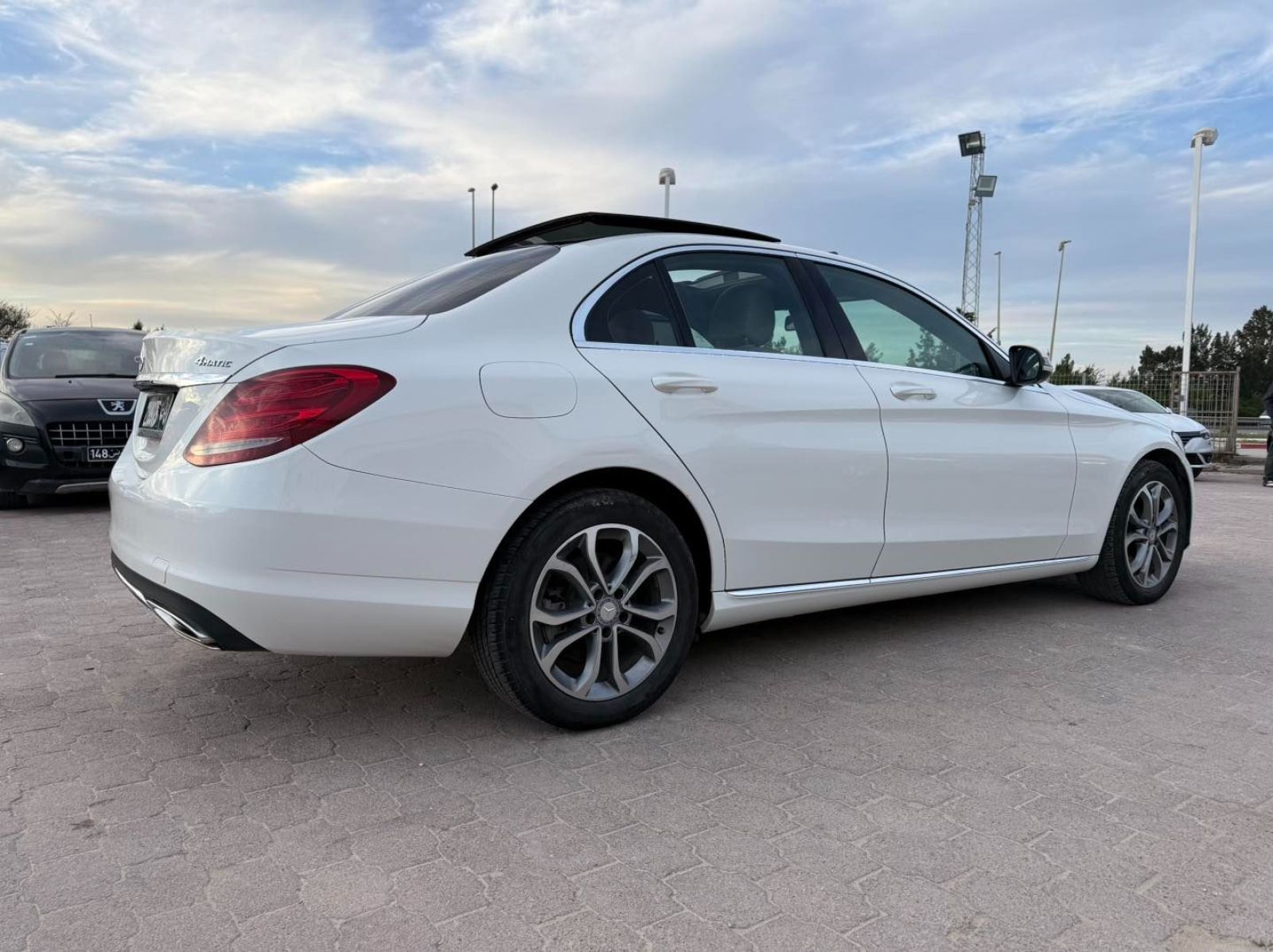 Mercedes-Benz Classe C Avantgarde à Ben Arous - Photo 5