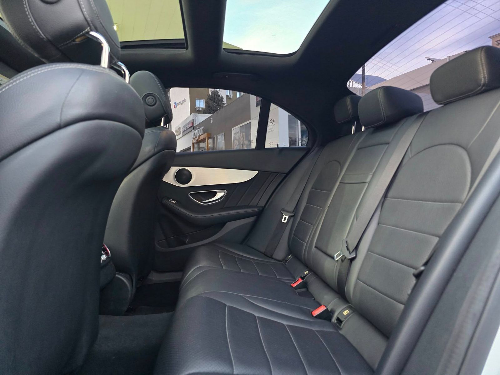 Mercedes-Benz Classe C à Ben Arous - Photo 1