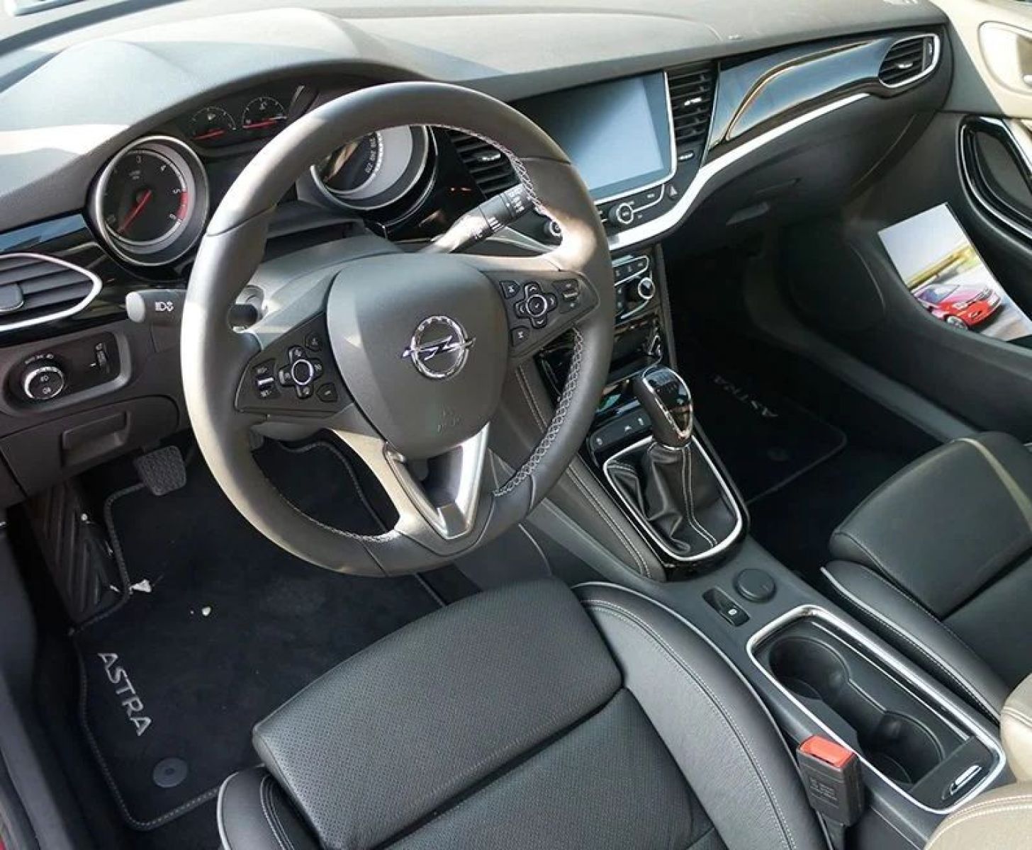 Opel Astra Edition Plus à Tunis - Photo 2