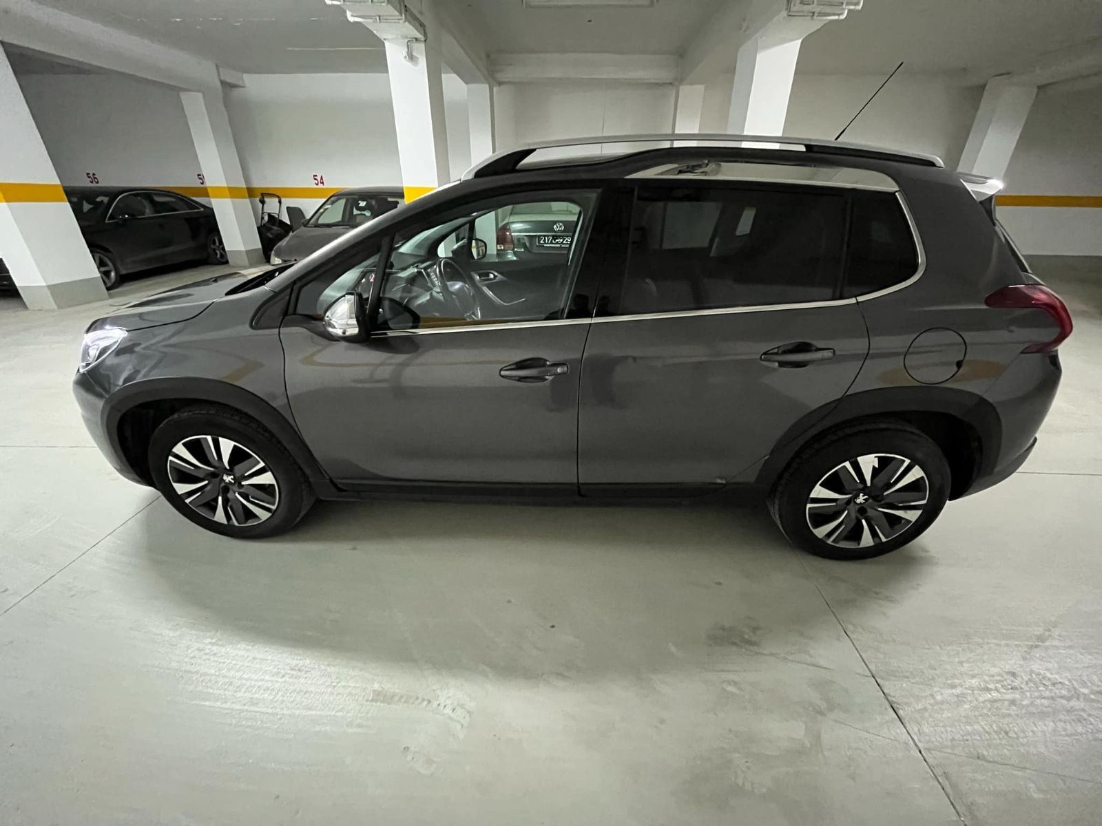 Peugeot 2008 Active PM + Toit à Tunis - Photo 2
