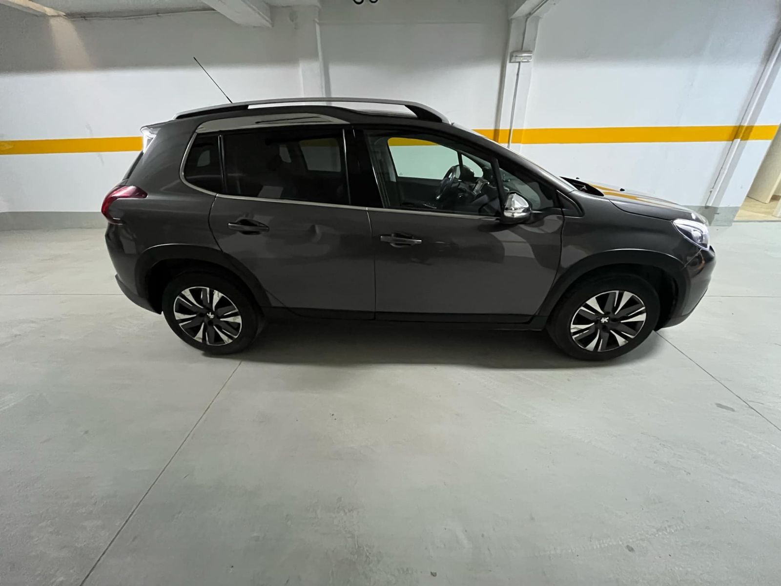 Peugeot 2008 Active PM + Toit à Tunis - Photo 3