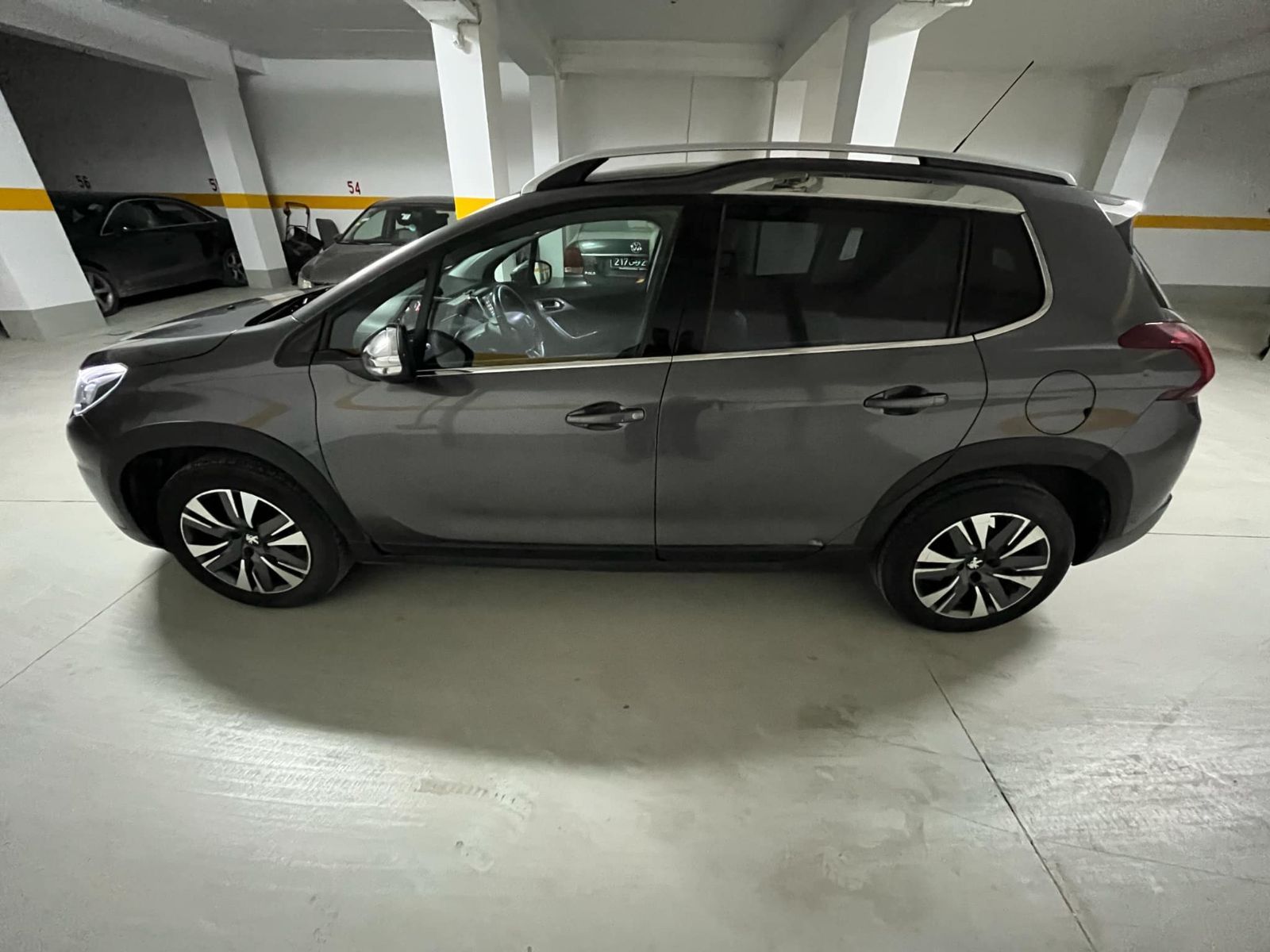 Peugeot 2008 Active PM + Toit à Tunis - Photo 1