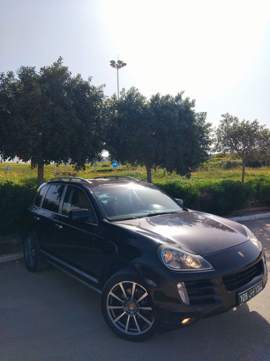 Porsche Cayenne à Ben Arous - Photo 1