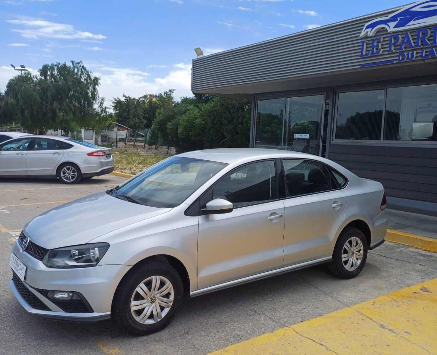 Volkswagen Polo Sedan Highline à Tunis - Photo 2