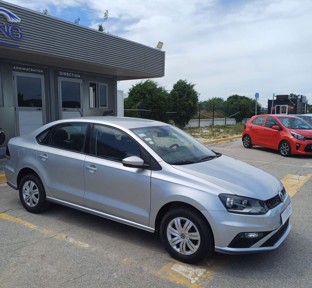 Volkswagen Polo Sedan Highline à Tunis - Photo 1