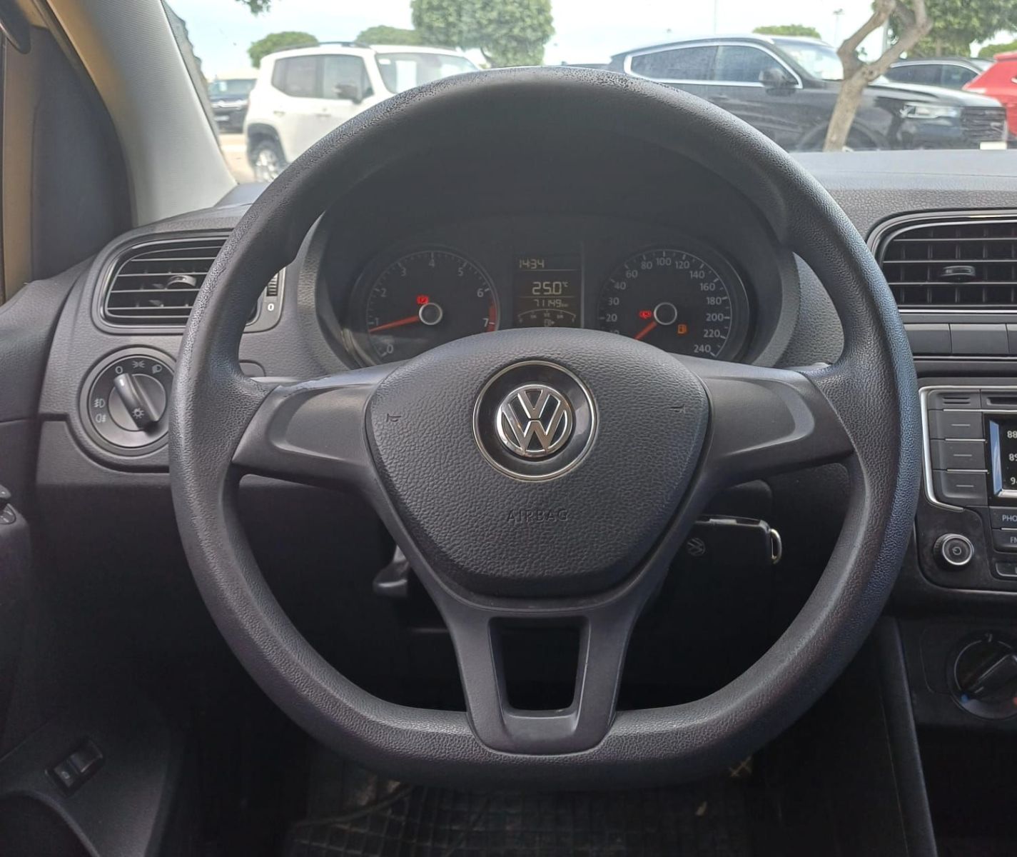 Volkswagen Polo Sedan Highline à Tunis - Photo 6