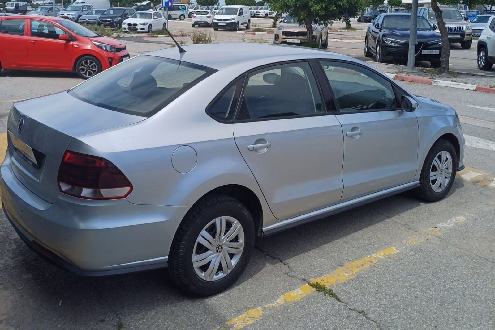 Volkswagen Polo Sedan Highline à Tunis - Photo 5