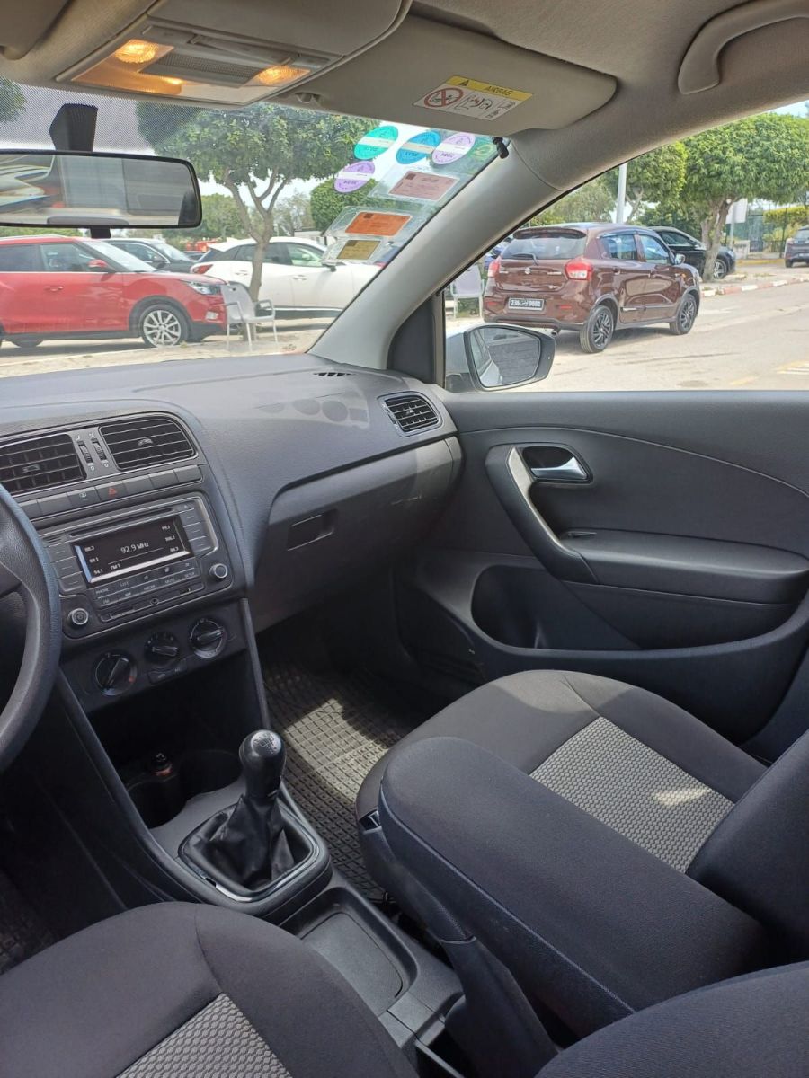Volkswagen Polo Sedan Highline à Tunis - Photo 9