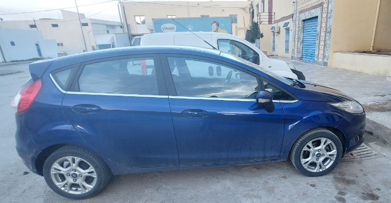 Ford FIESTA Essence 2015 à Tunisie - Photo 6